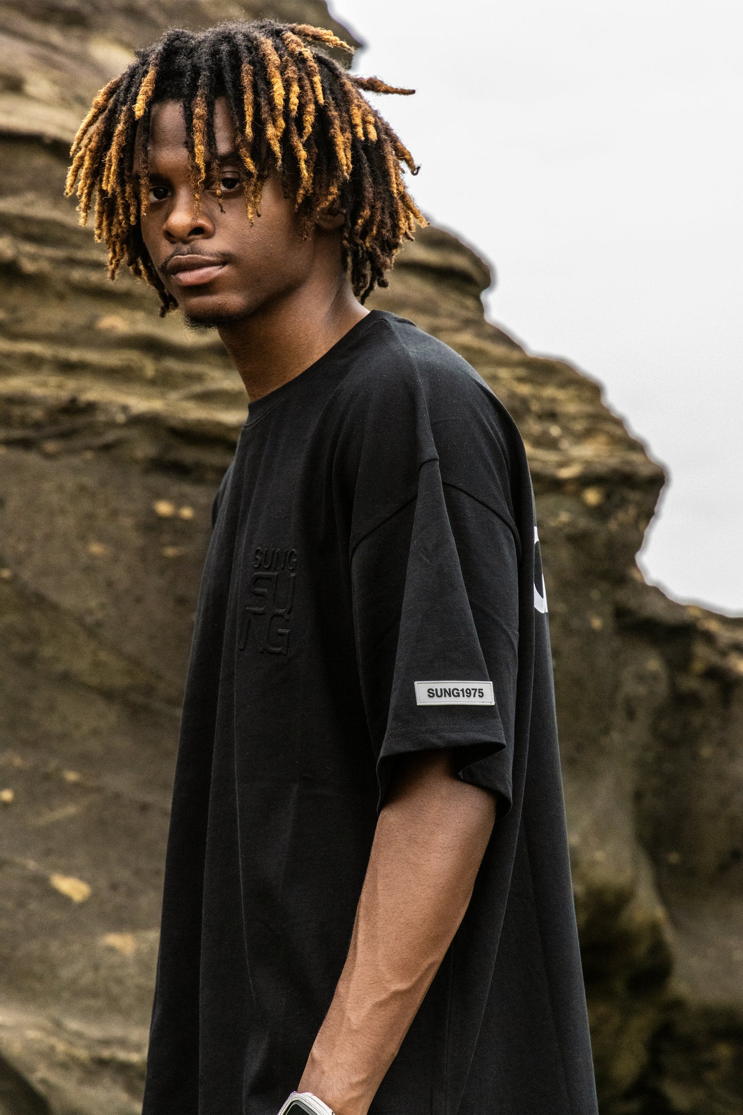 EMBOSS LOGO T-SHIRT