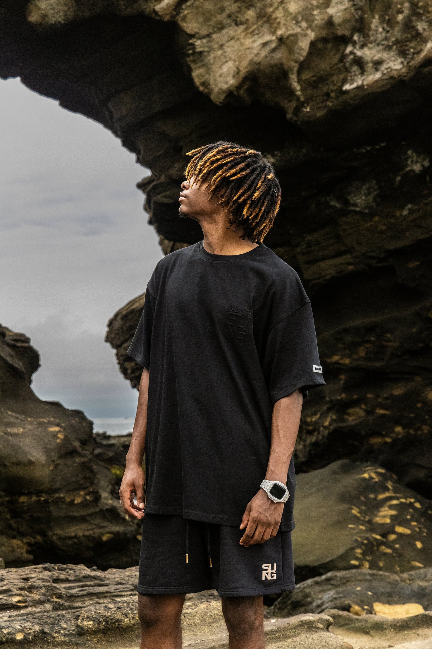EMBOSS LOGO T-SHIRT
