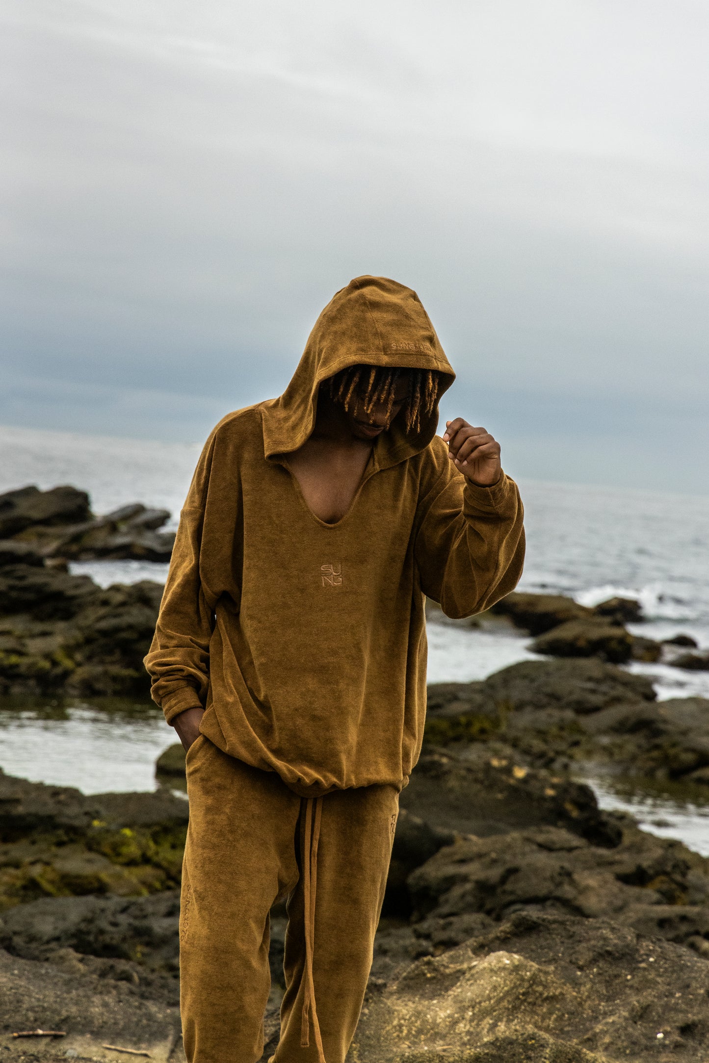 CENTER NOTCH PILE HOODIE