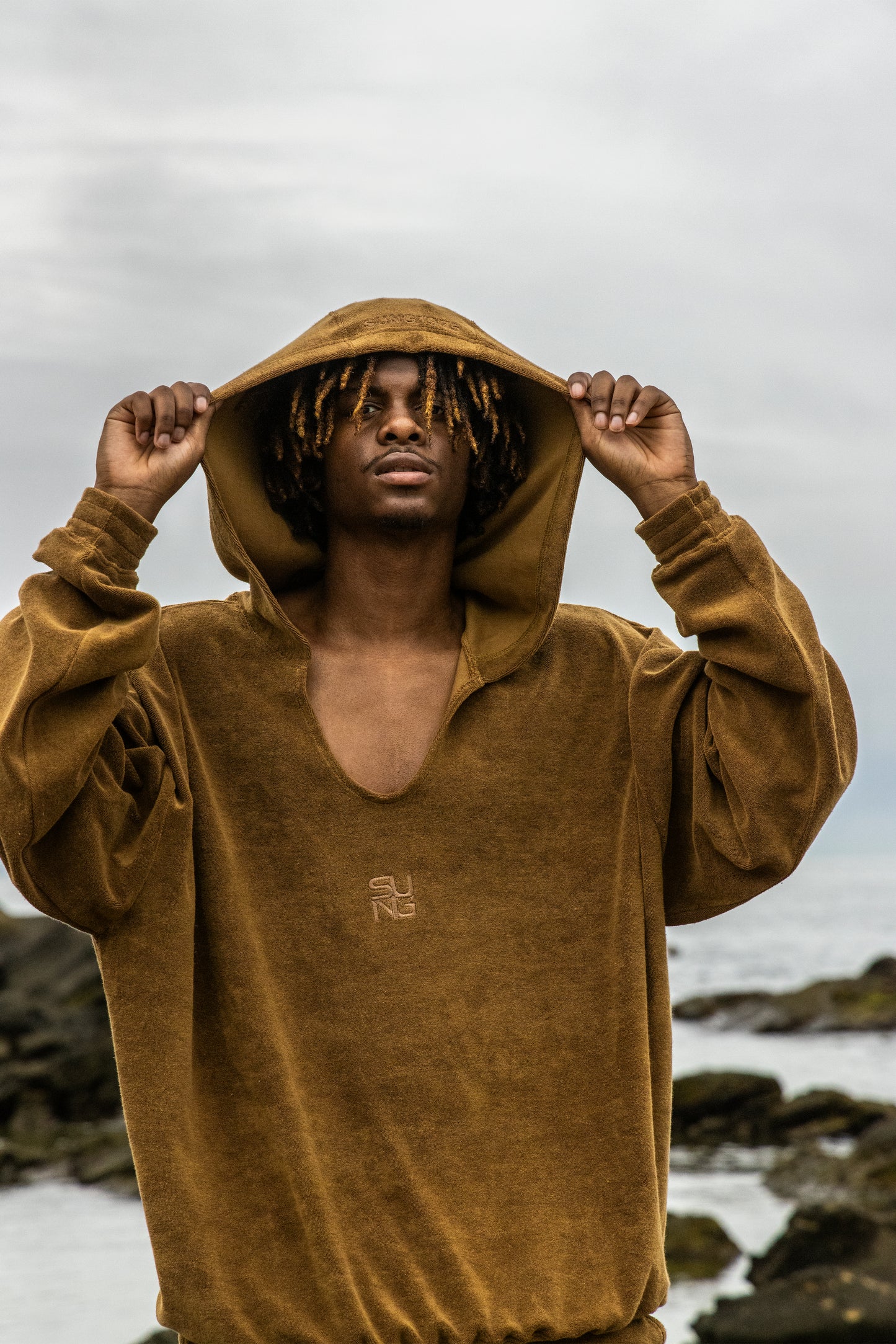 CENTER NOTCH PILE HOODIE