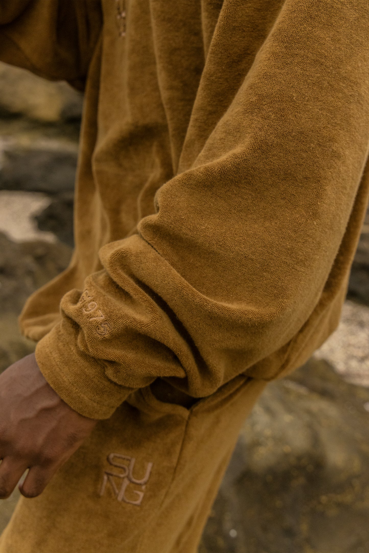 CENTER NOTCH PILE HOODIE