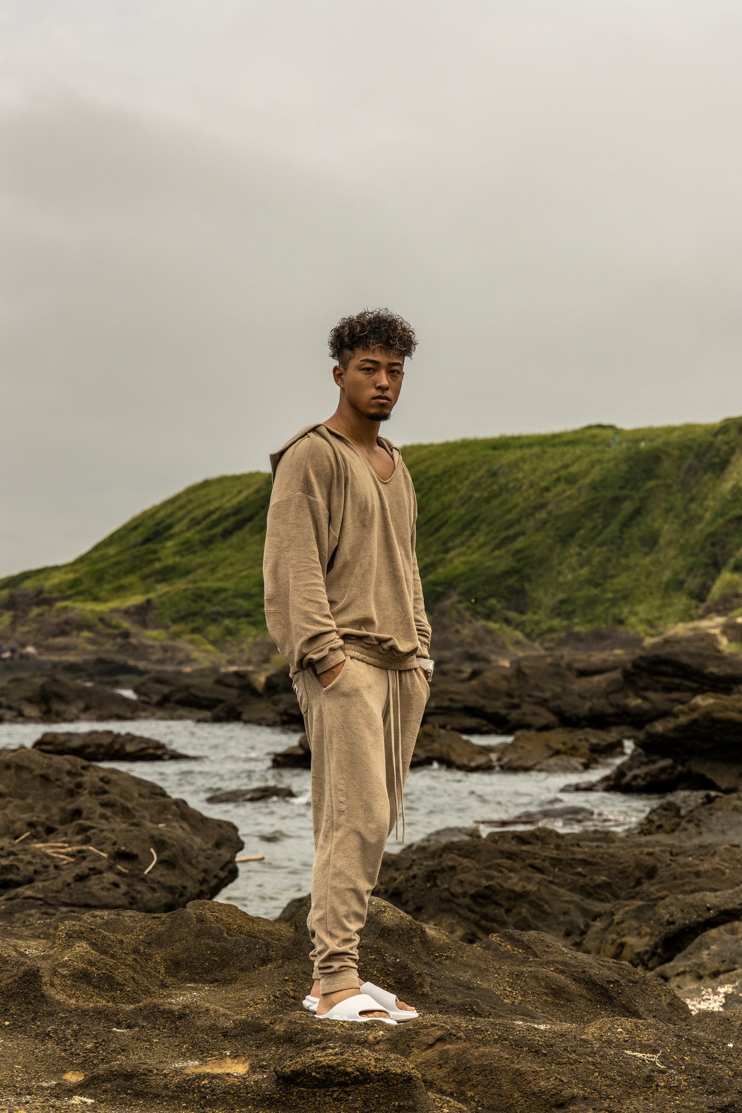 SIDE LOGO PILE TAPERED PANTS