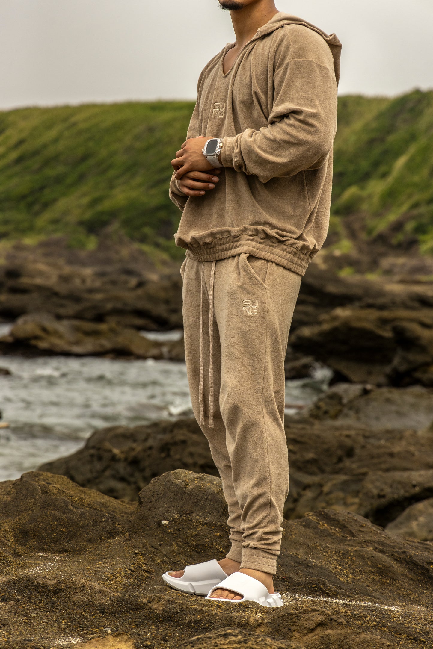 SIDE LOGO PILE TAPERED PANTS
