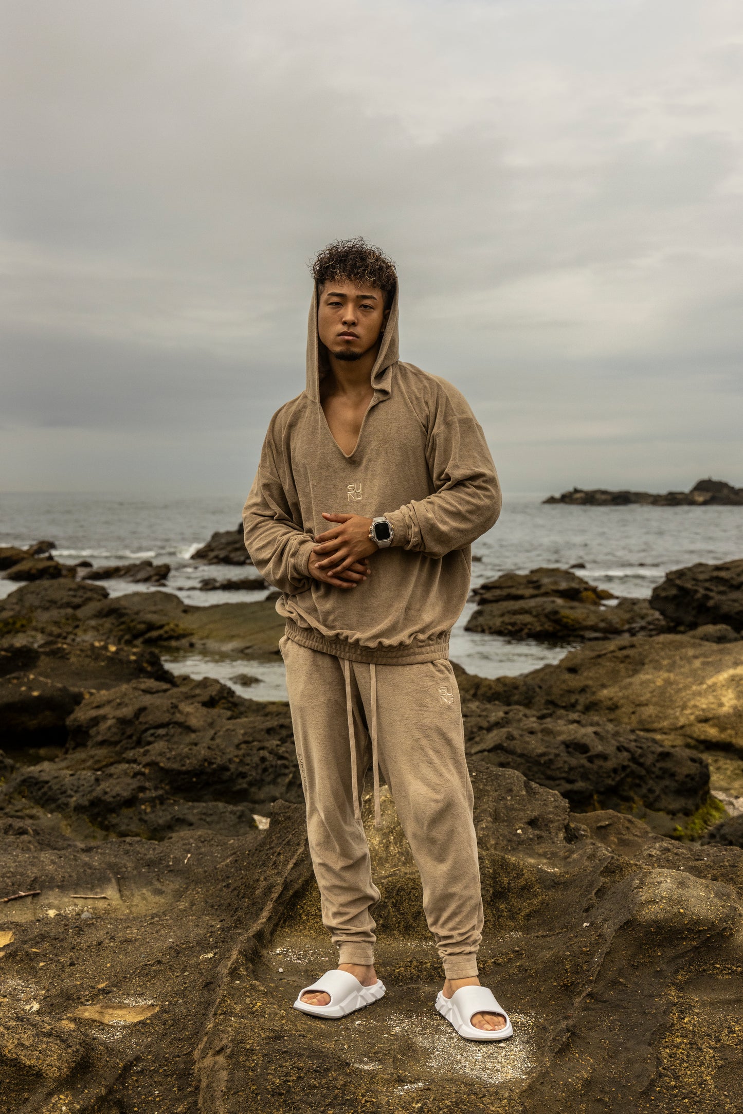 CENTER NOTCH PILE HOODIE