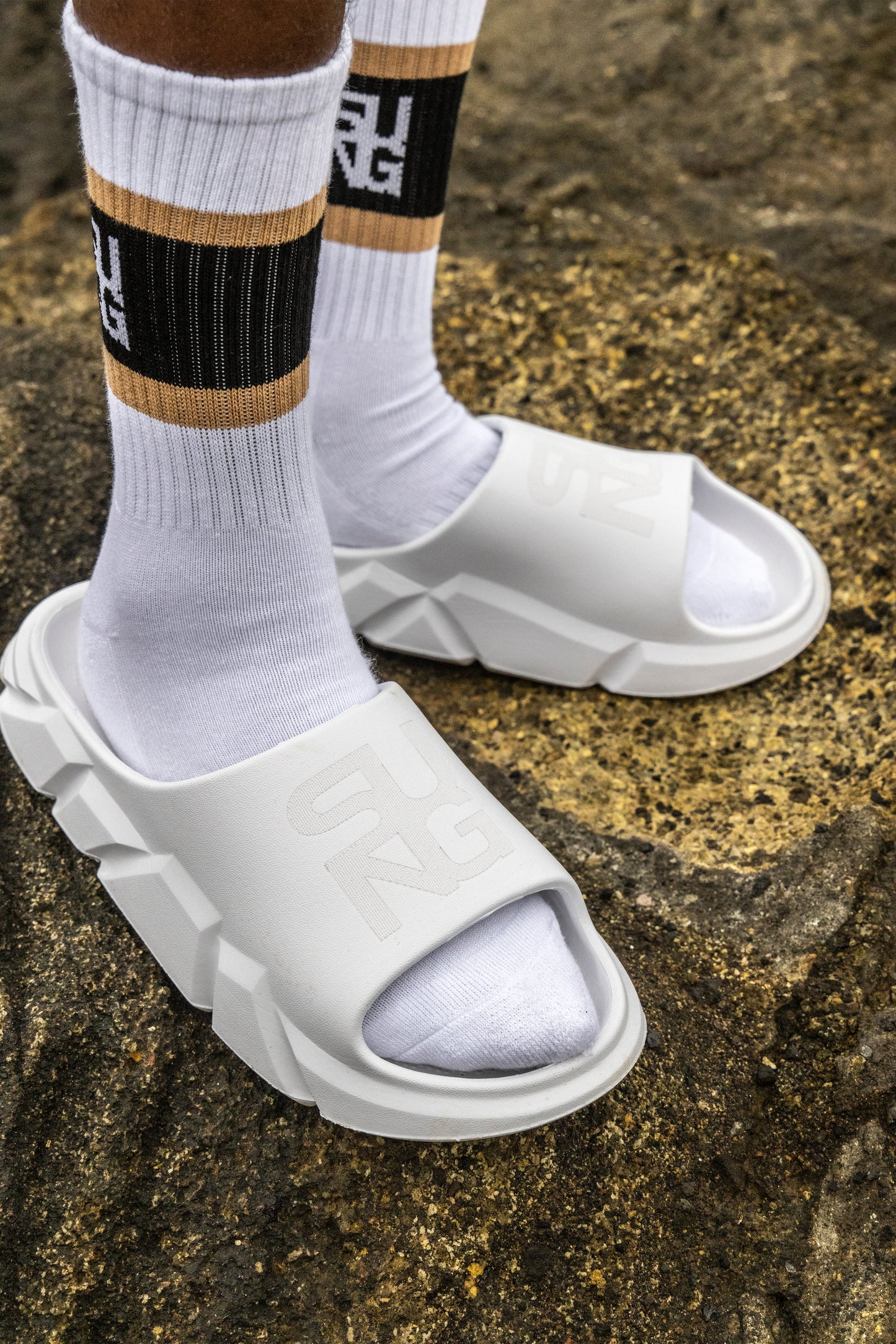 SIGNATURE SANDAL