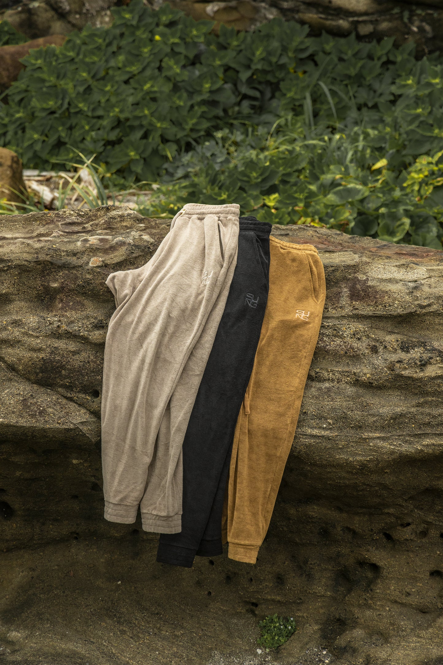 SIDE LOGO PILE TAPERED PANTS