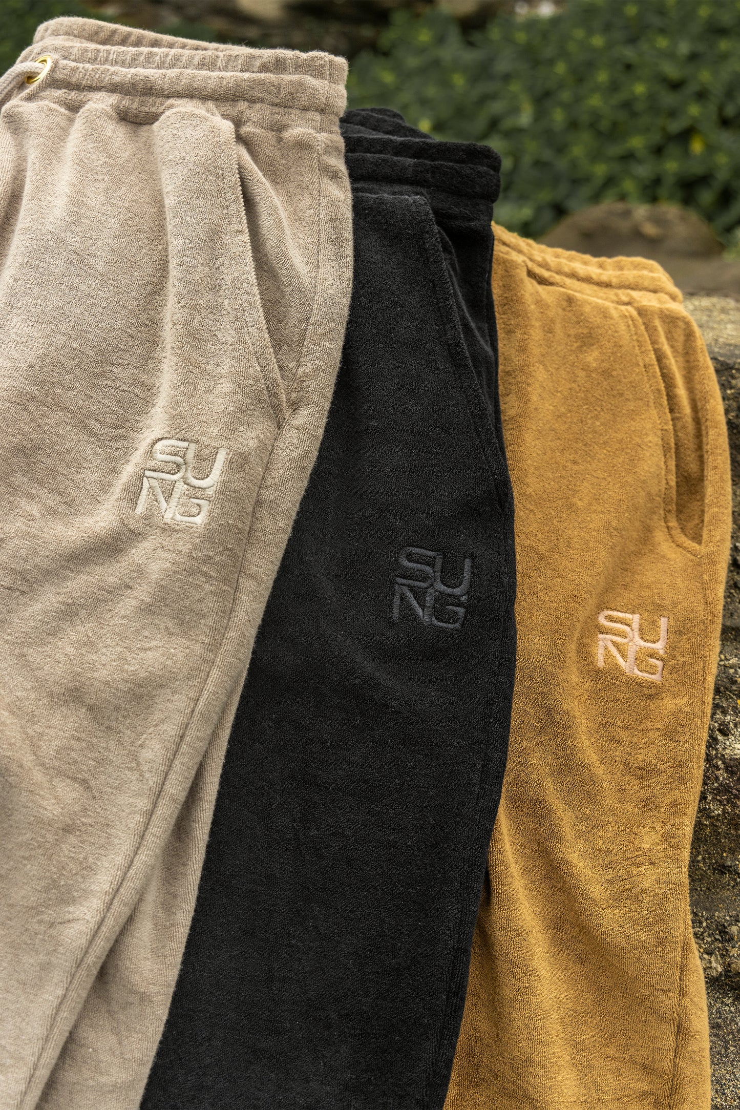 SIDE LOGO PILE TAPERED PANTS