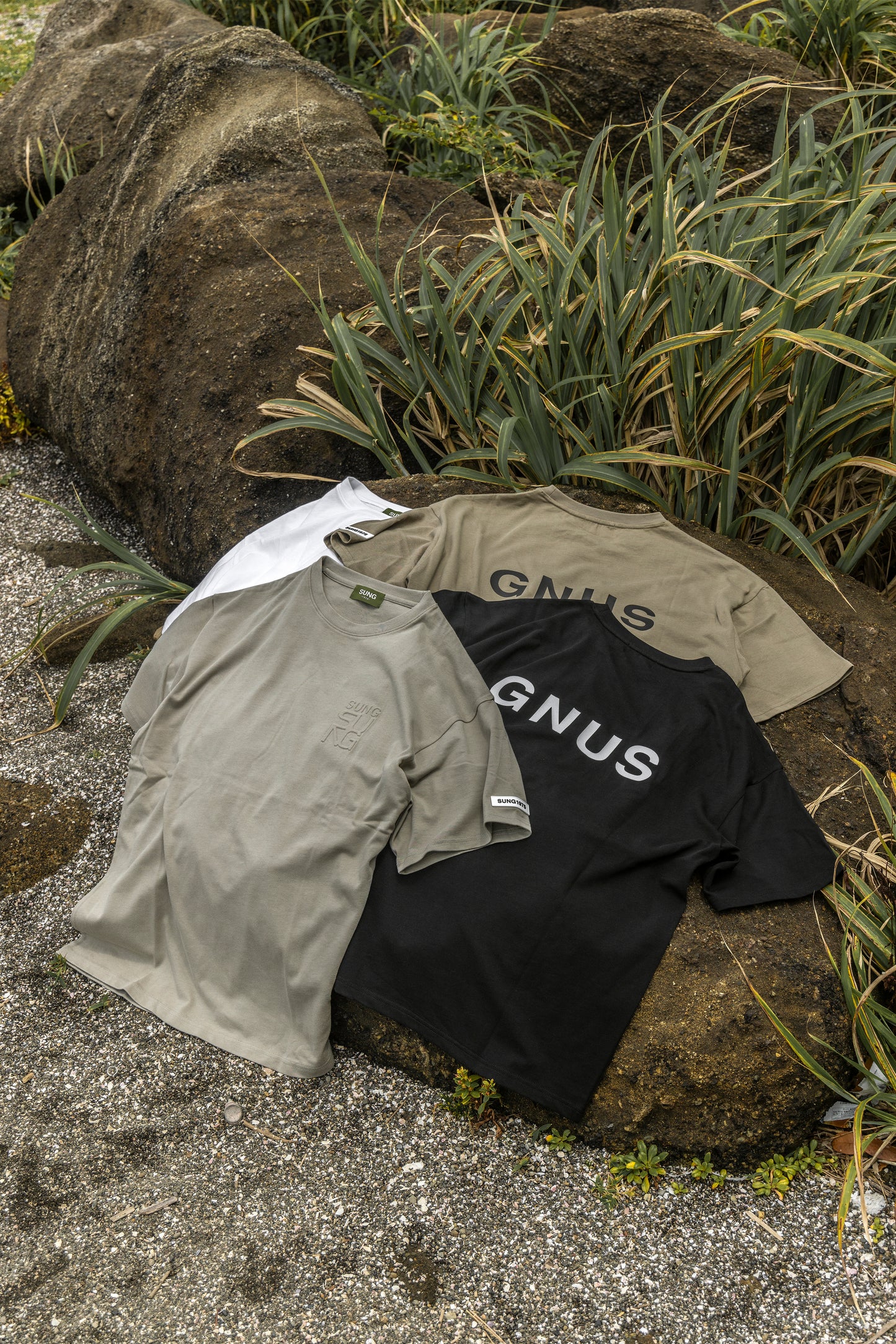 EMBOSS LOGO T-SHIRT