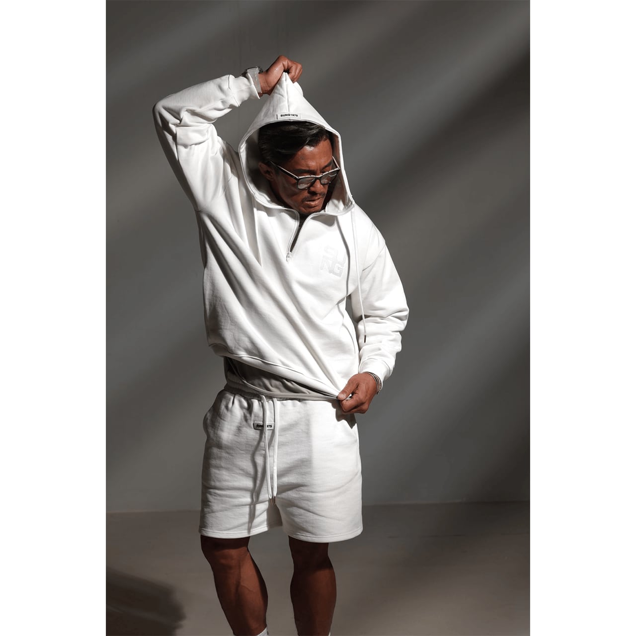 Symbol logo half pants