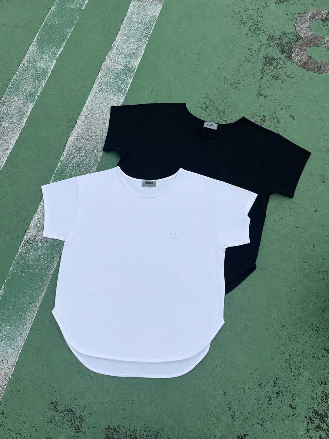 OVERSIZED ACTIVE V-NECK TEE (L/C LOGO)
