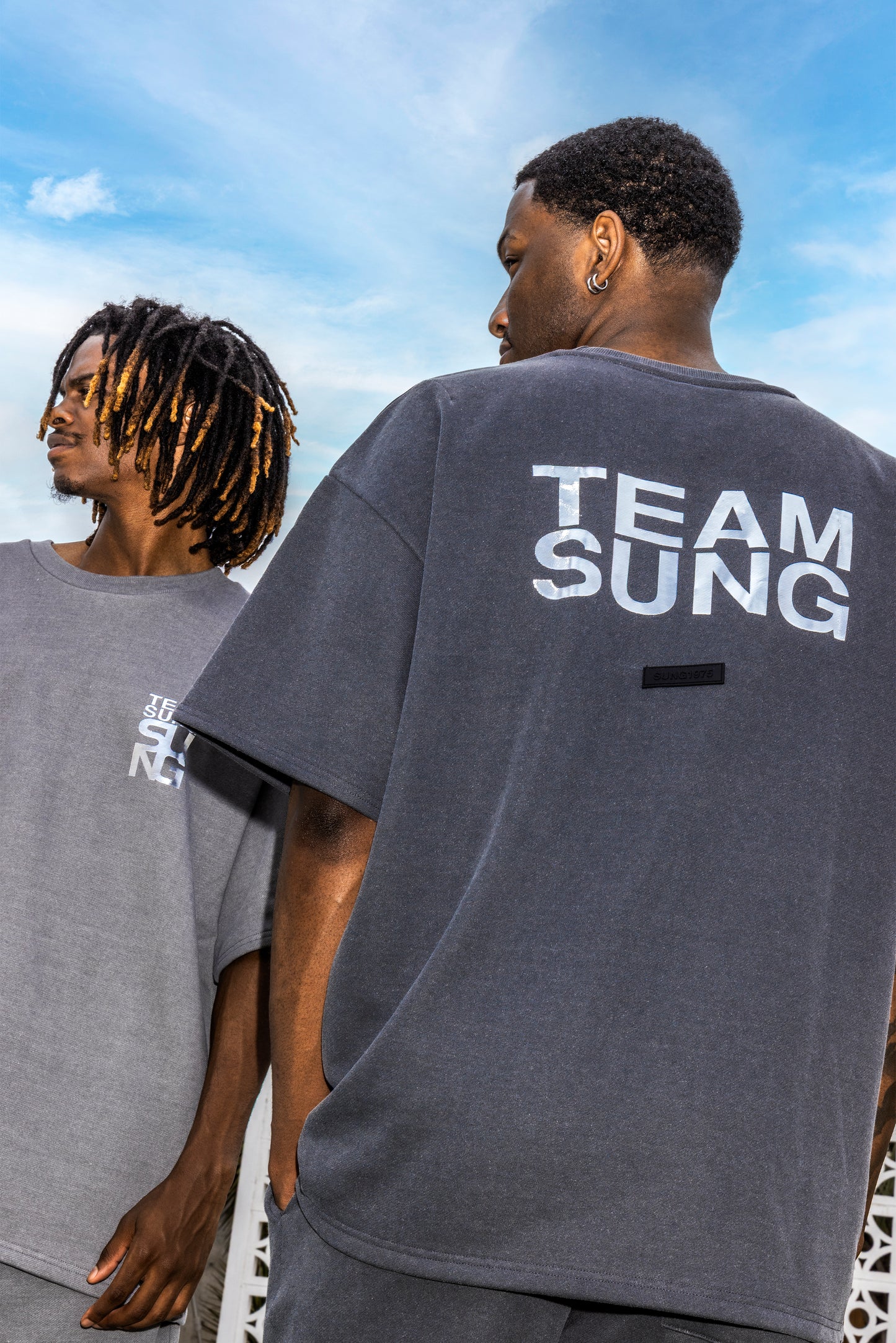 SILVER MARK FADED TEAM TEE