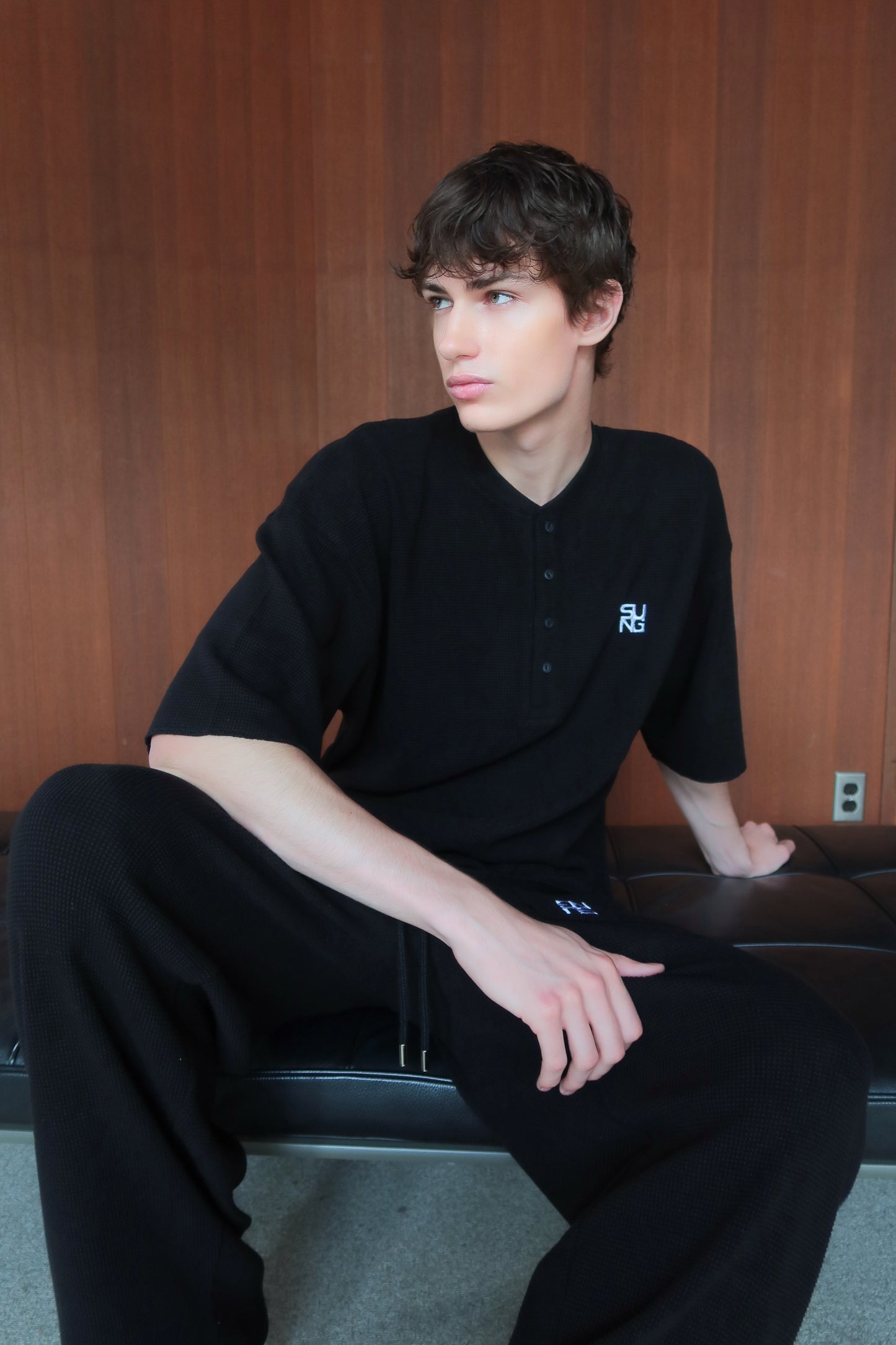 WAFFLE HENLEY TEE