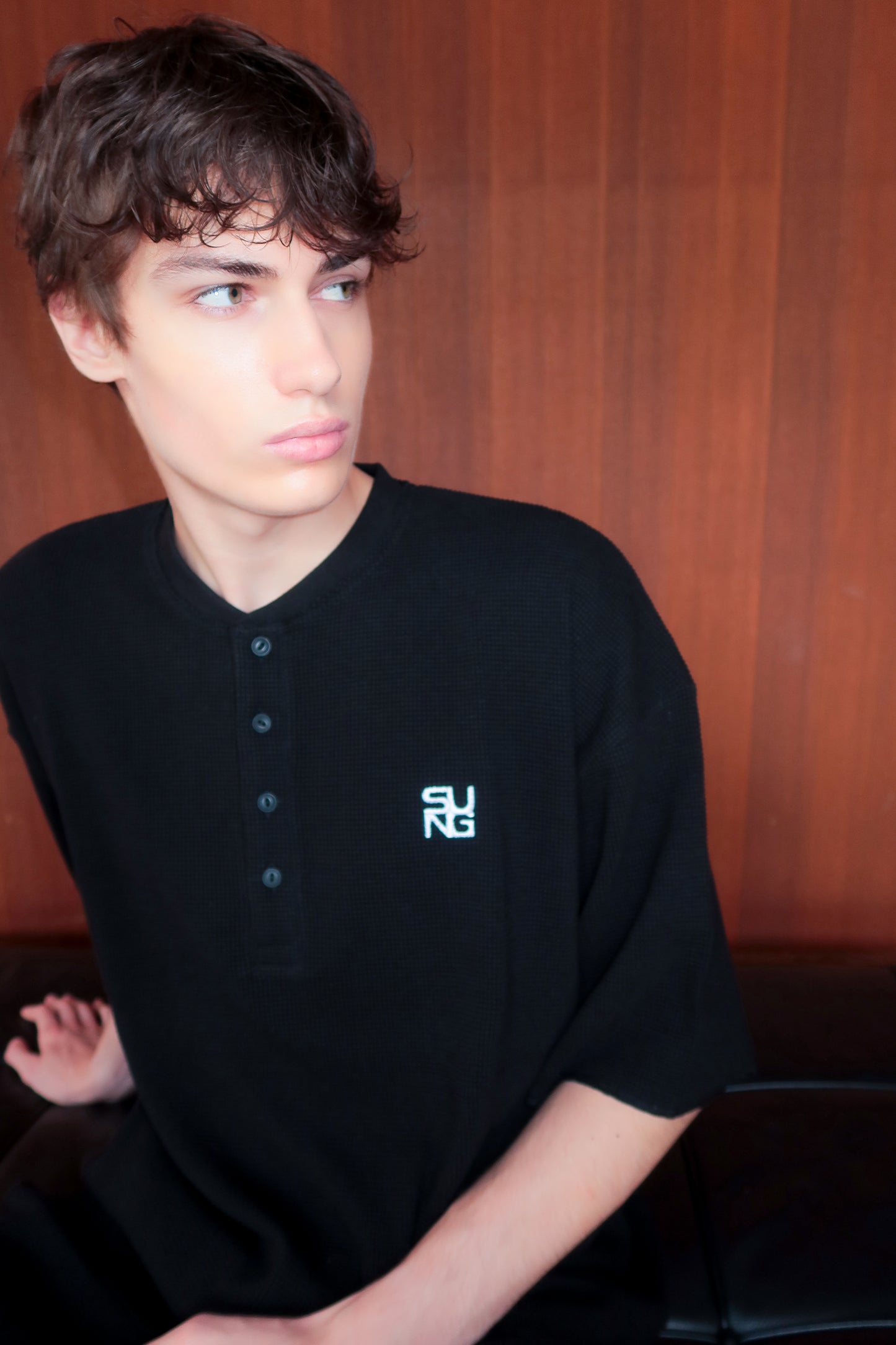 WAFFLE HENLEY TEE