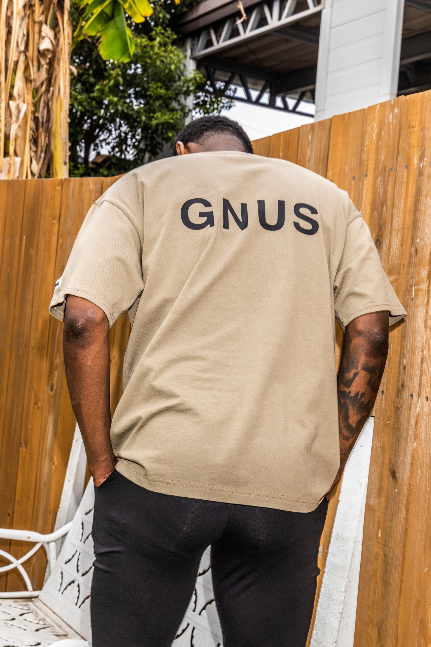 EMBOSS LOGO T-SHIRT