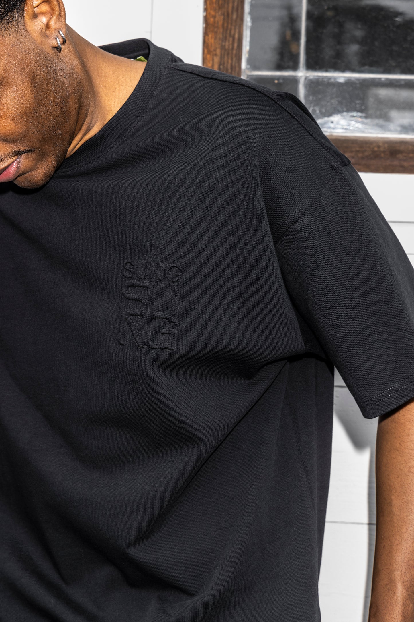 EMBOSS LOGO T-SHIRT