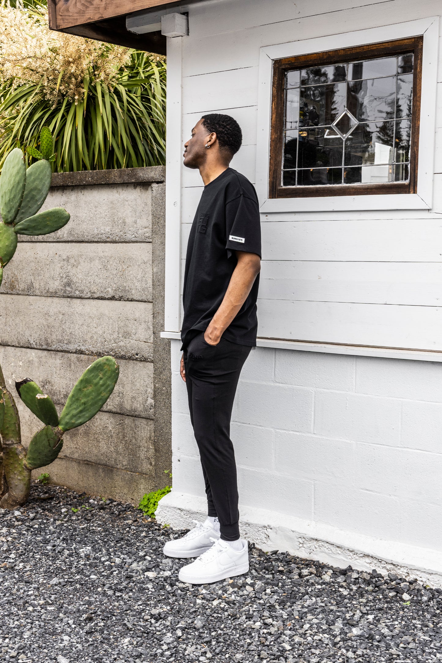 EMBOSS LOGO T-SHIRT