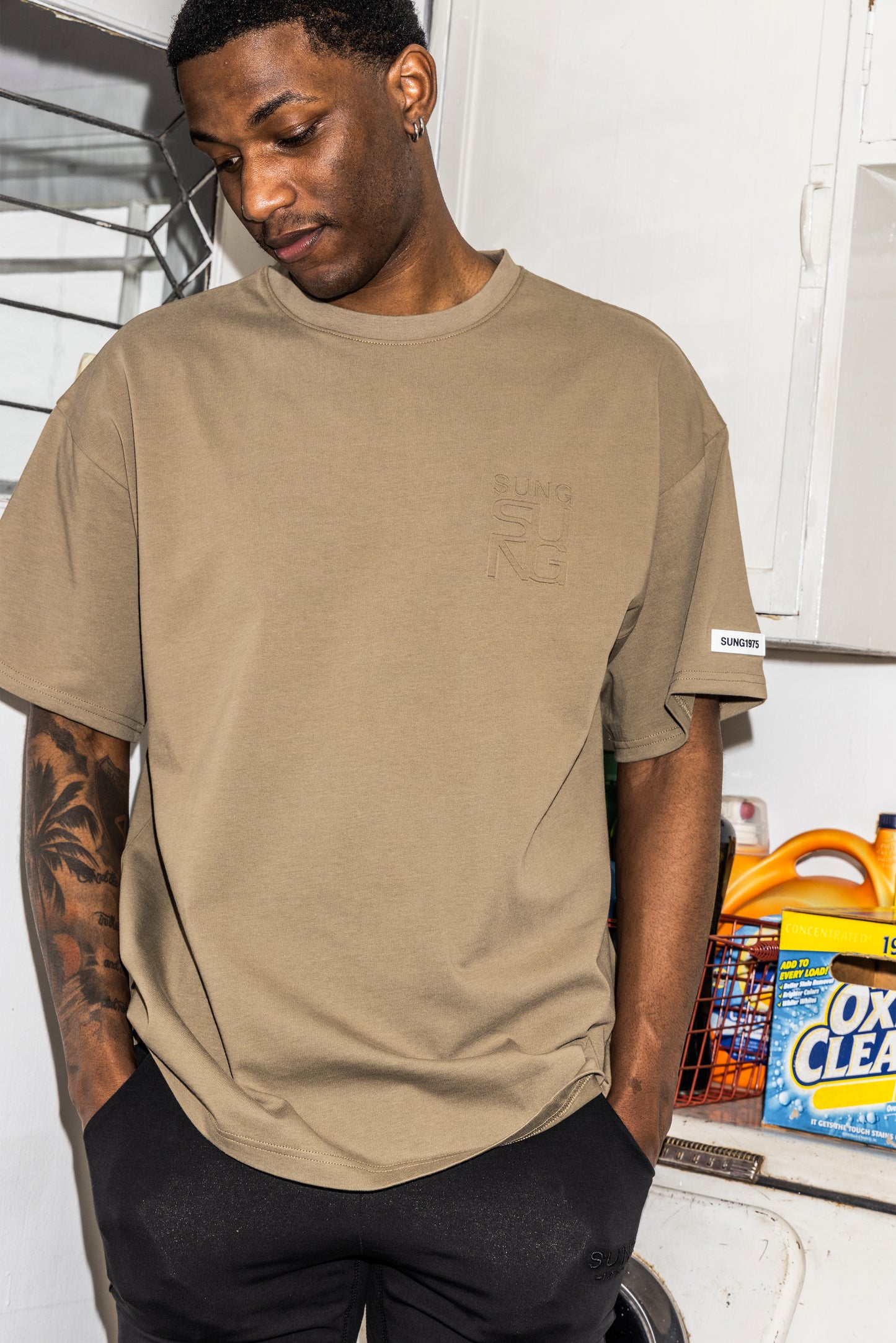 EMBOSS LOGO T-SHIRT