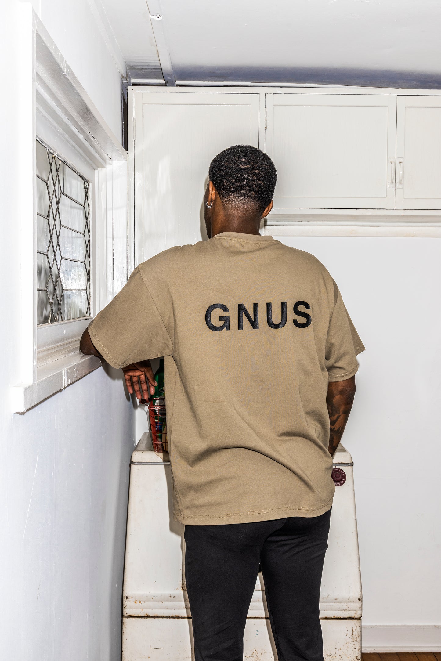 EMBOSS LOGO T-SHIRT