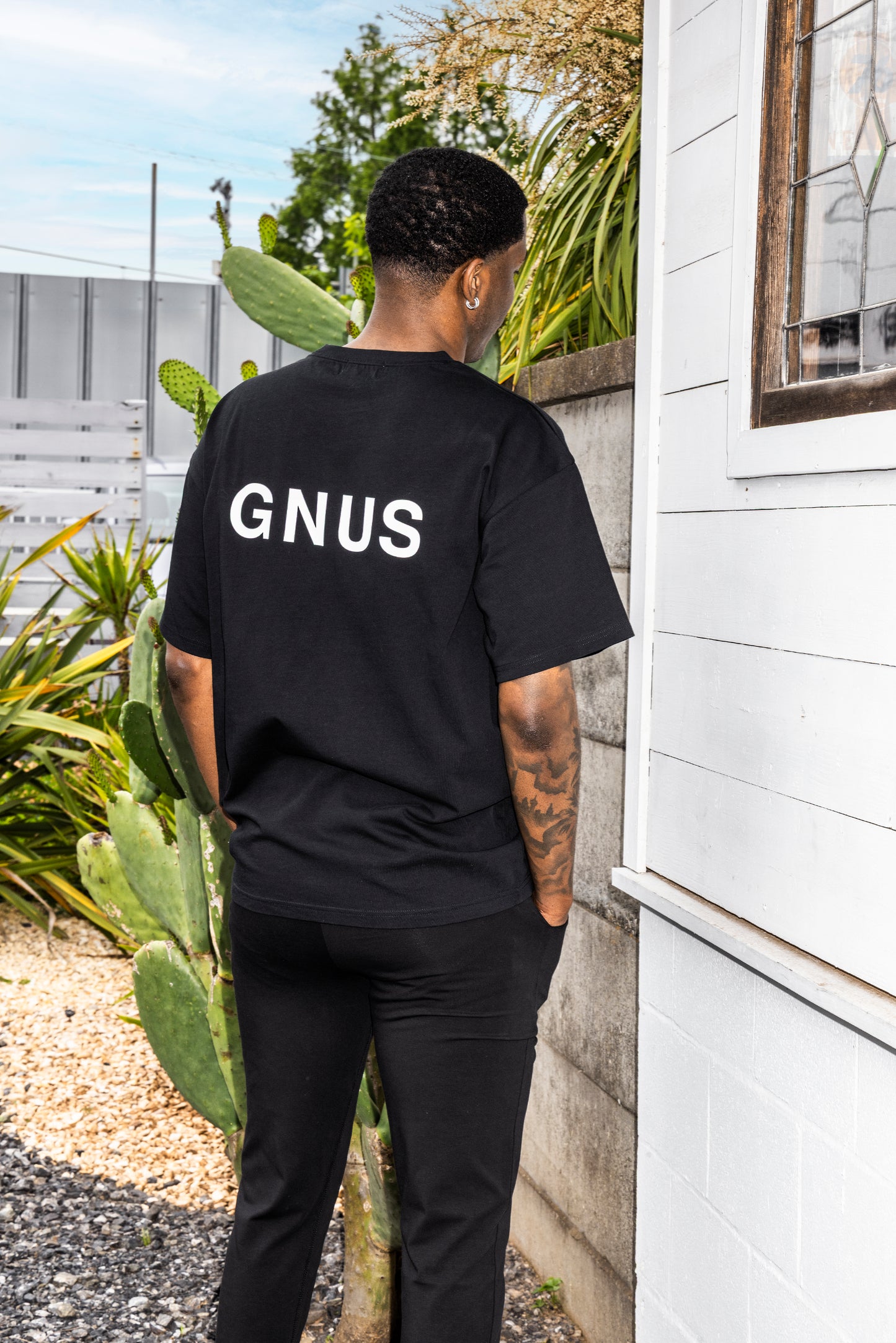 EMBOSS LOGO T-SHIRT