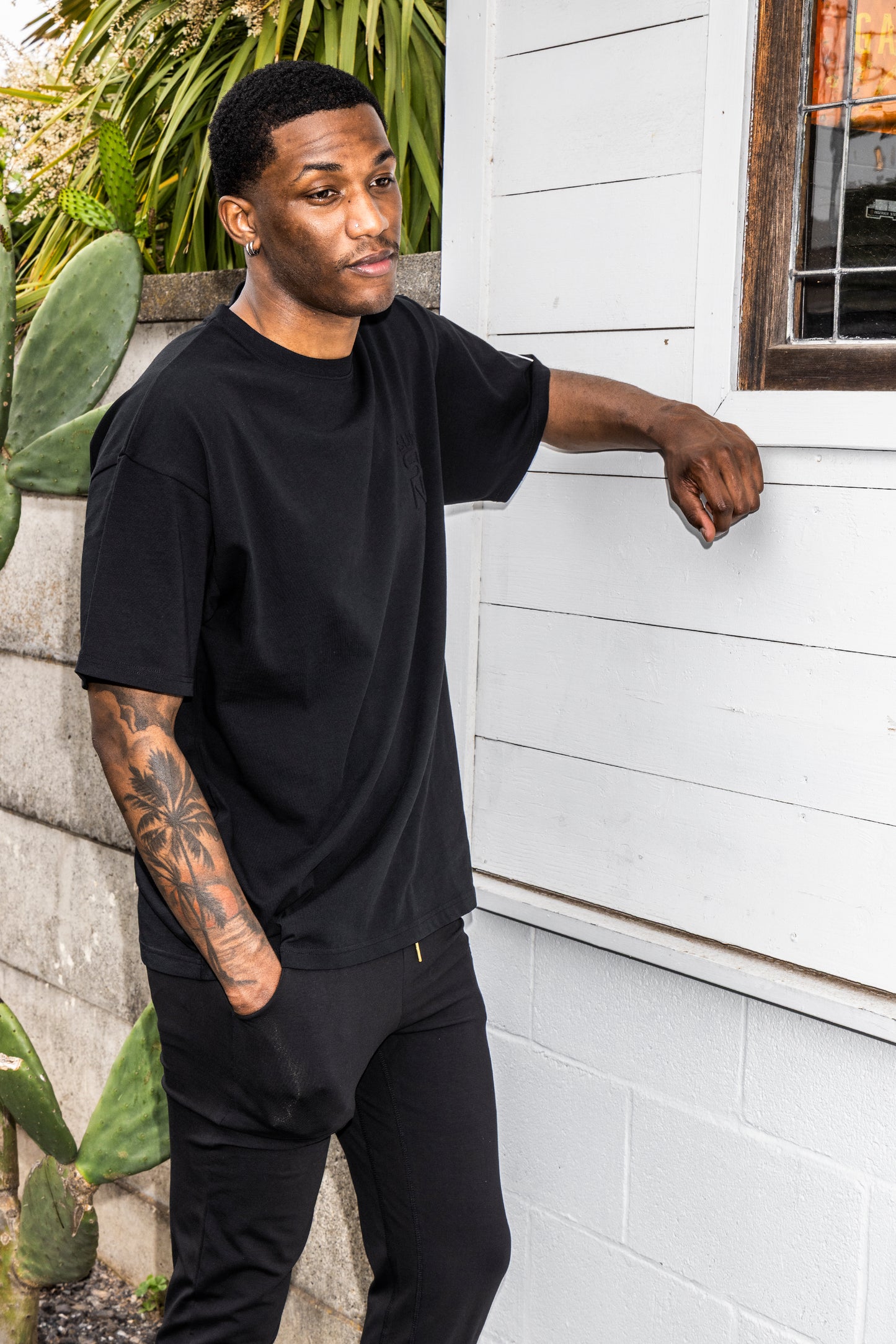 EMBOSS LOGO T-SHIRT
