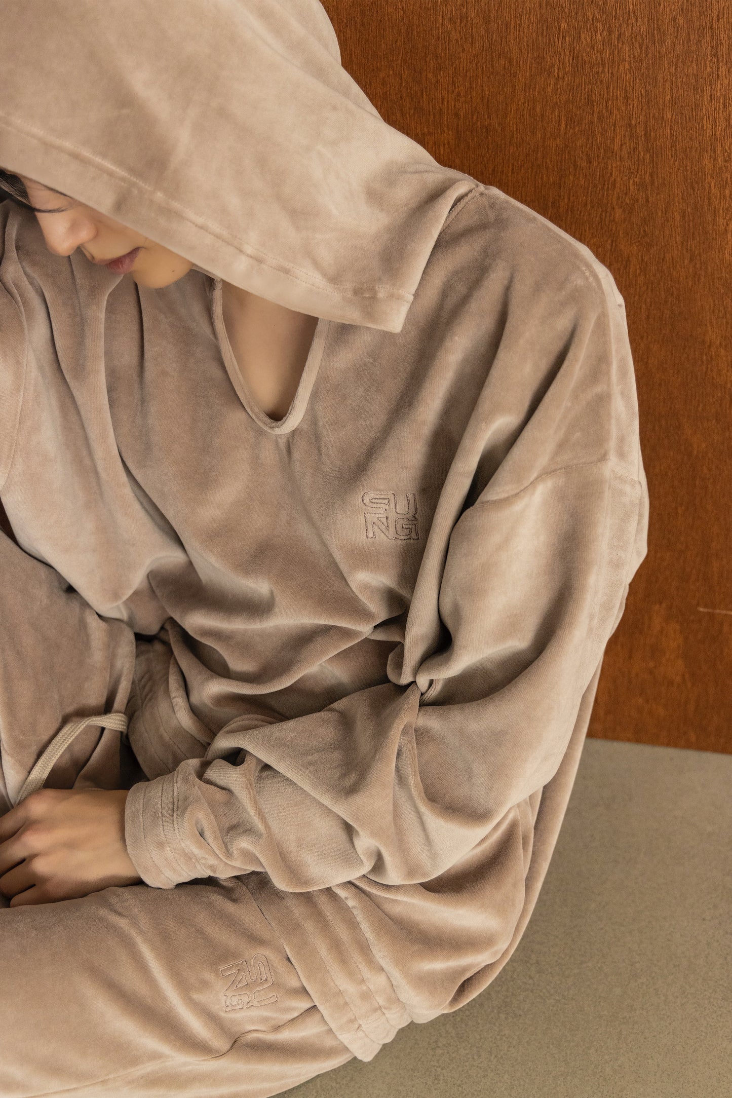 TERRY NOTCHED HOODIE