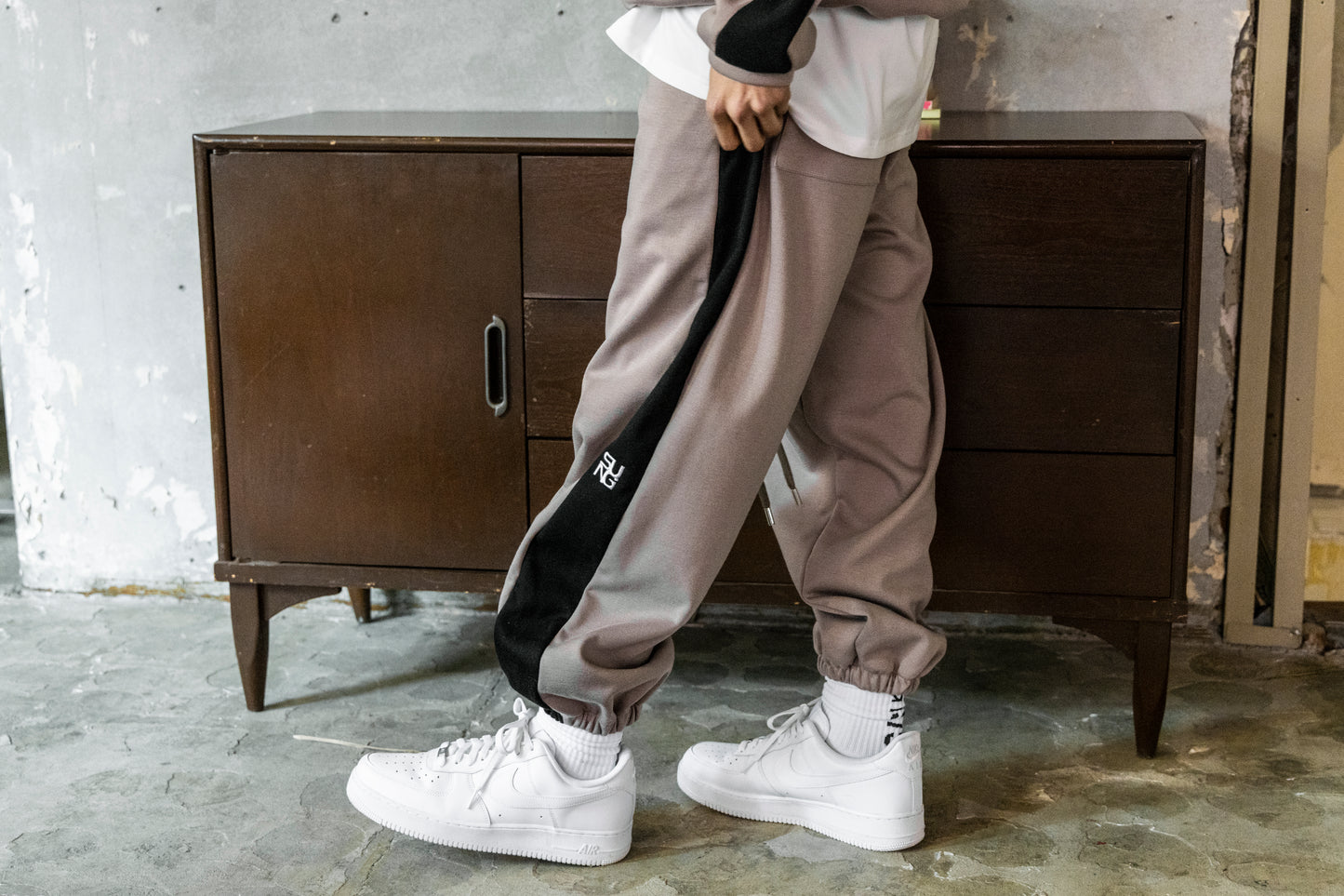 【4/1発送】BONDED SIDE LINE PANTS