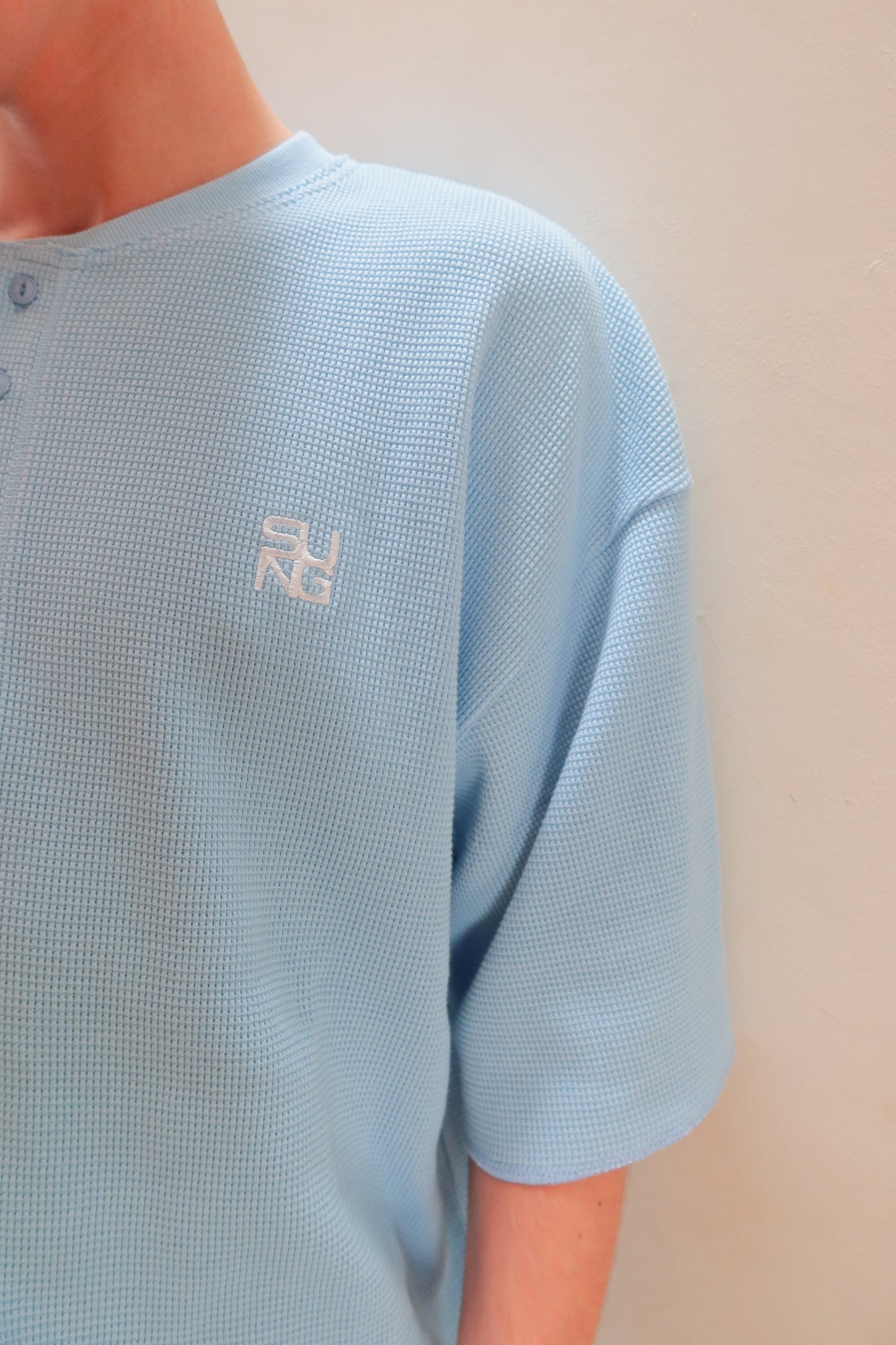 WAFFLE HENLEY TEE