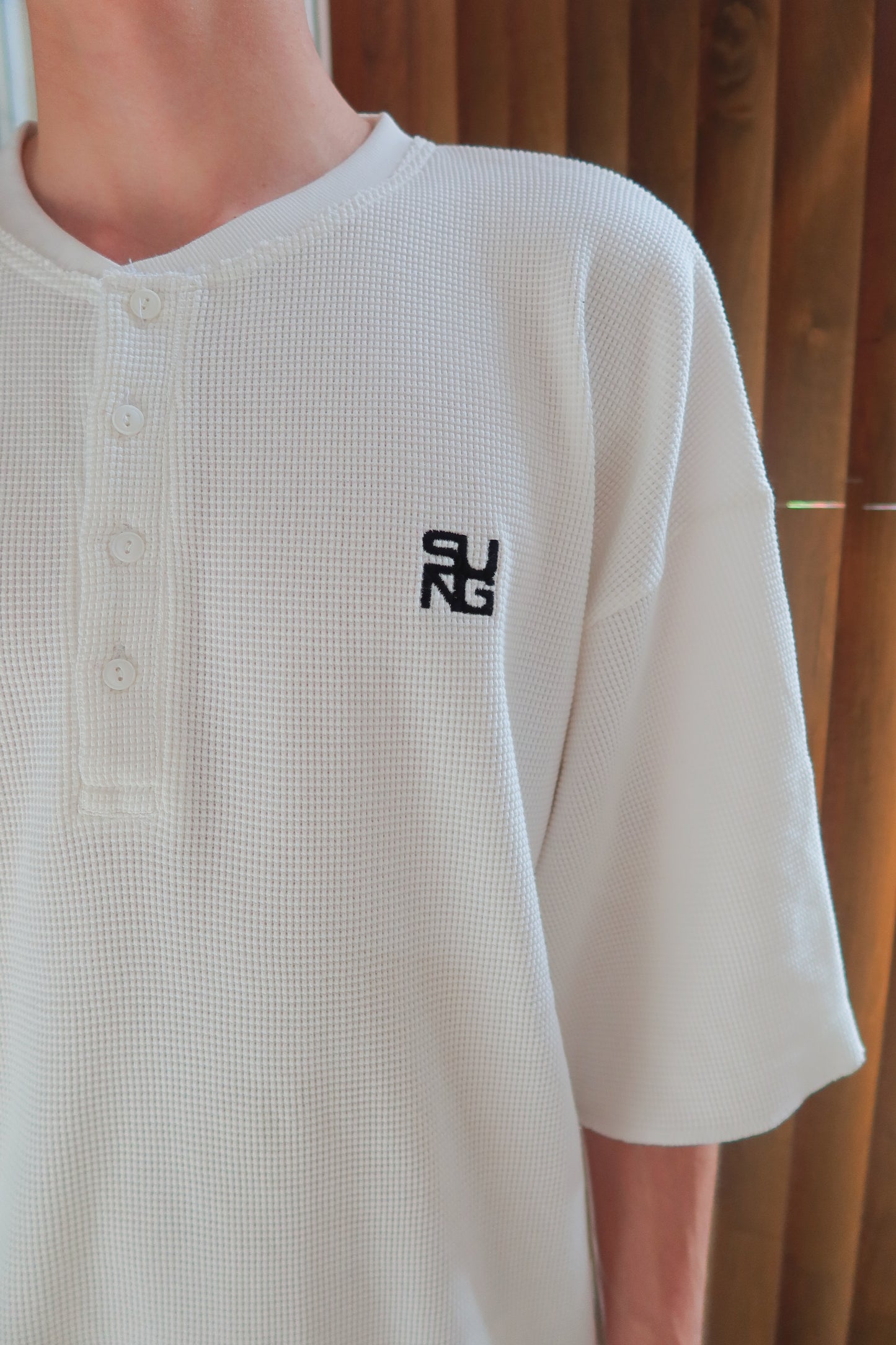 WAFFLE HENLEY TEE