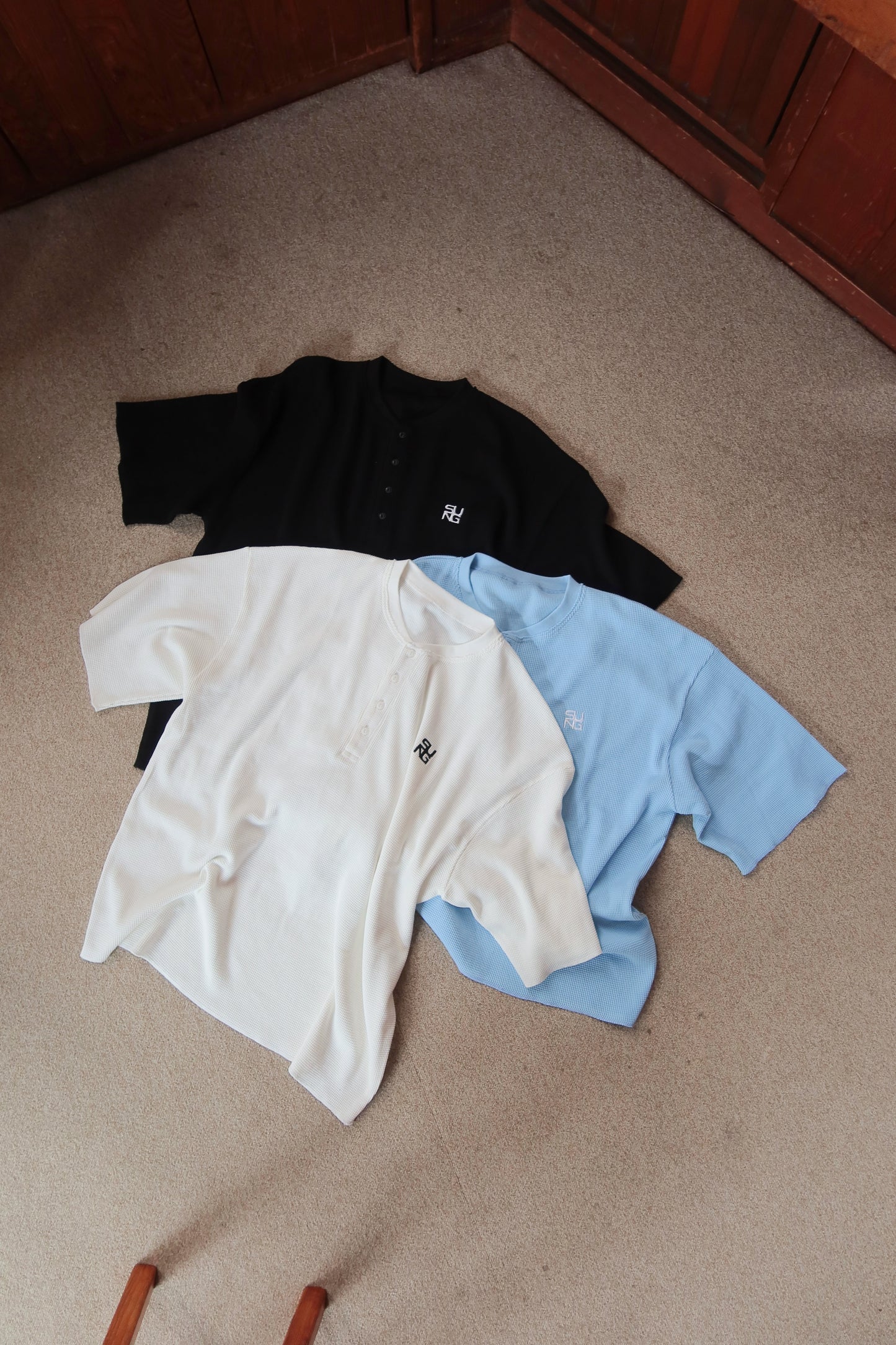 WAFFLE HENLEY TEE