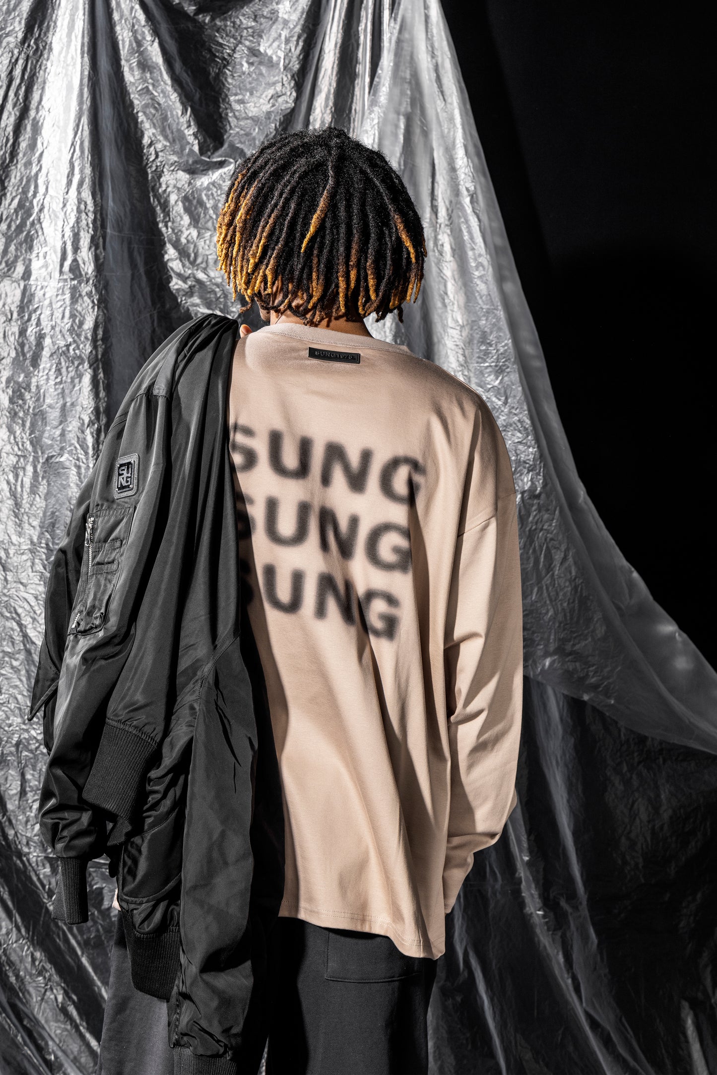 SPRAY LIKE LOGO LONG T SHIRT