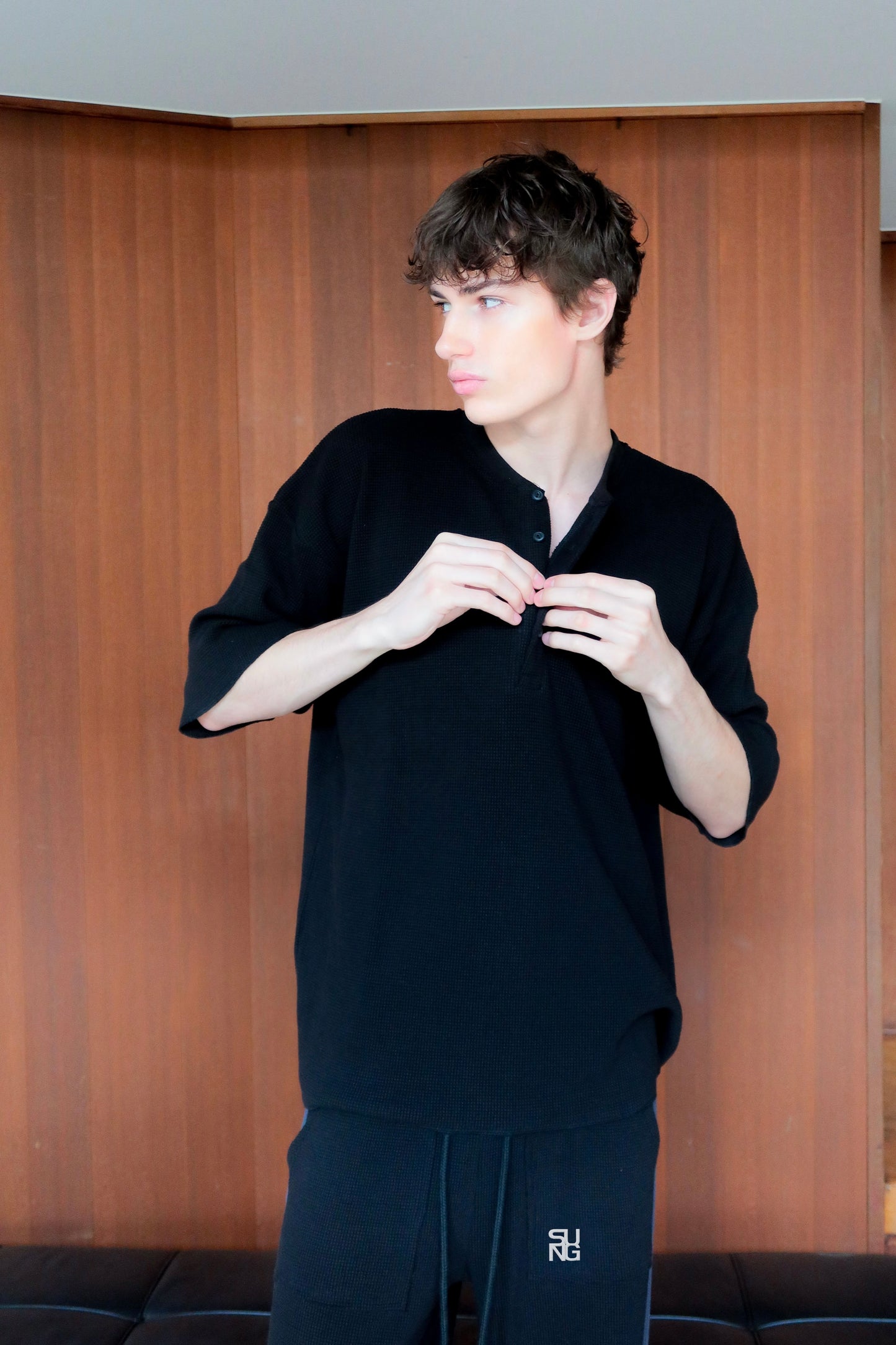 WAFFLE HENLEY TEE