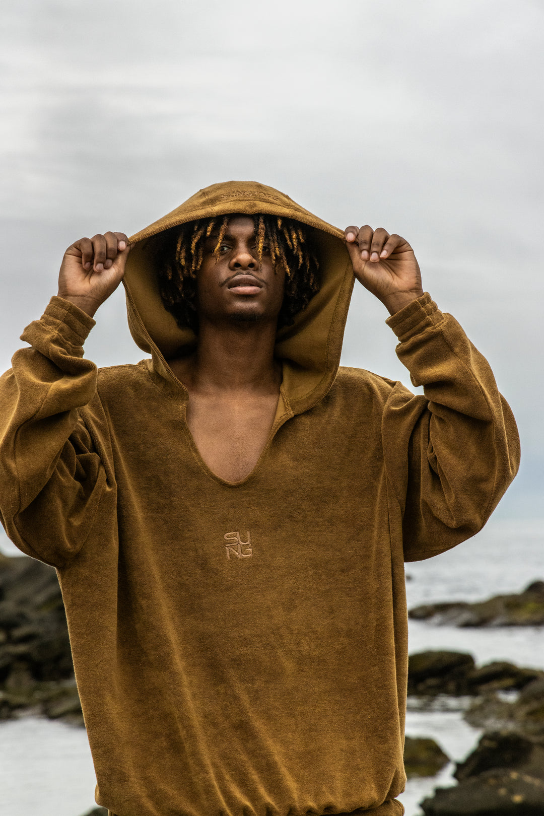 CENTER NOTCH PILE HOODIE – SUNG-1975-